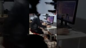 CSGO Spieler baut sich echten Recoil in seinen PC