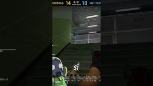 CS GO TAMBIEN tenia BUGS 🙀 xD  #cs2 #csgo #counterstrike2 #csgo2 #bug #shorts #horizontecs